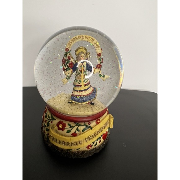 ❄️ Vintage Musical Snow Globe – "Celebrate Friendship" – A Heartwarming Keepsake - Picture 3 of 10